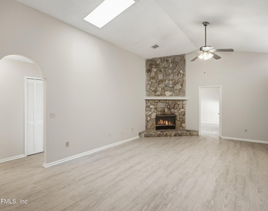 678 5th Avenue N - Photo Thumbnail 10