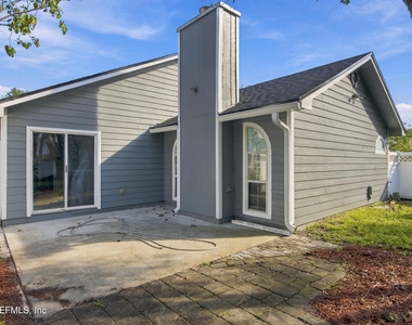 678 5th Avenue N - Photo Thumbnail 23