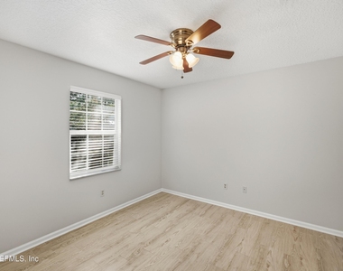 678 5th Avenue N - Photo Thumbnail 4