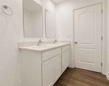 4285 Hemlock Street - Photo Thumbnail 9
