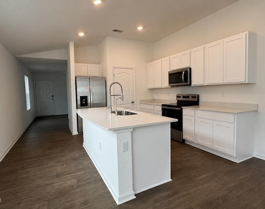 4285 Hemlock Street - Photo Thumbnail 3