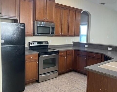 462 Roserush Lane - Photo Thumbnail 7