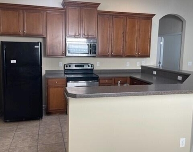 462 Roserush Lane - Photo Thumbnail 6