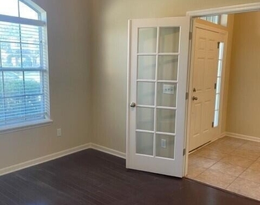462 Roserush Lane - Photo Thumbnail 2