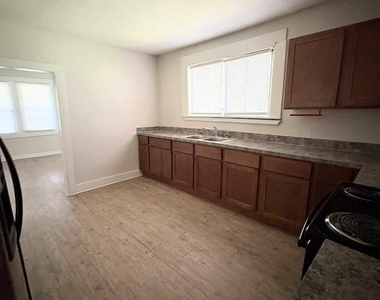 5779 Sw Carver Circle - Photo Thumbnail 3