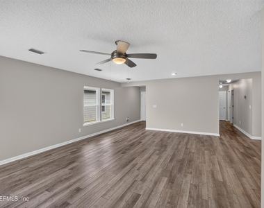 8108 Windmill Way - Photo Thumbnail 11