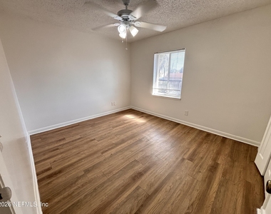402 S 8th Avenue - Photo Thumbnail 19