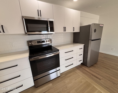 402 S 8th Avenue - Photo Thumbnail 16
