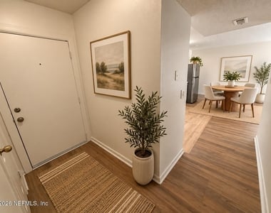 402 S 8th Avenue - Photo Thumbnail 1
