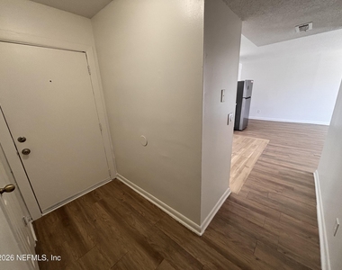 402 S 8th Avenue - Photo Thumbnail 12