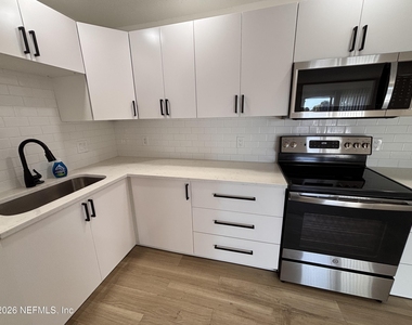 402 S 8th Avenue - Photo Thumbnail 15