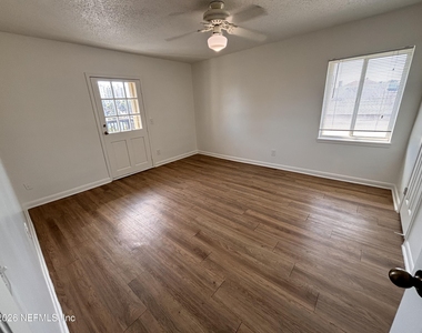 402 S 8th Avenue - Photo Thumbnail 22