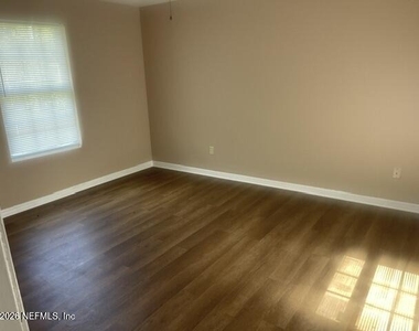 2134 Ashland Street - Photo Thumbnail 17
