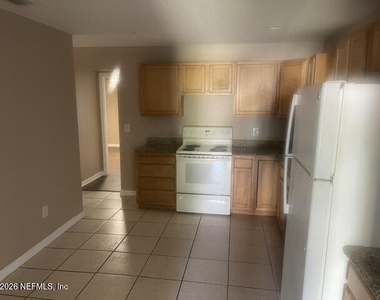 2134 Ashland Street - Photo Thumbnail 5