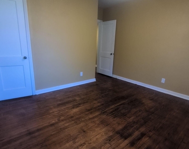 845 Bunker Hill Boulevard - Photo Thumbnail 7