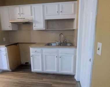 845 Bunker Hill Boulevard - Photo Thumbnail 4