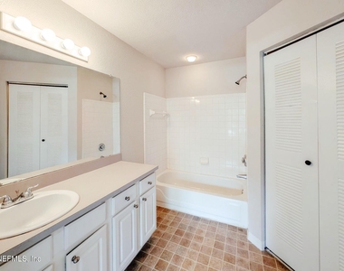 13700 Richmond Park Drive N - Photo Thumbnail 12