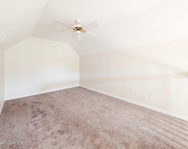13700 Richmond Park Drive N - Photo Thumbnail 9