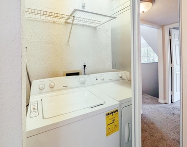 13700 Richmond Park Drive N - Photo Thumbnail 13