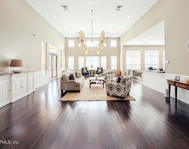 13700 Richmond Park Drive N - Photo Thumbnail 16