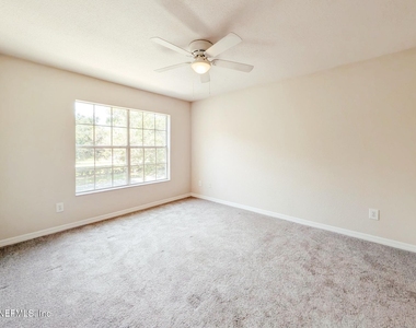 13700 Richmond Park Drive N - Photo Thumbnail 11