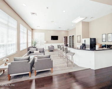 13700 Richmond Park Drive N - Photo Thumbnail 17
