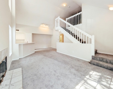 13700 Richmond Park Drive N - Photo Thumbnail 7