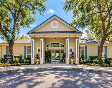 13700 Richmond Park Drive N - Photo Thumbnail 15