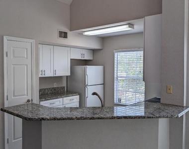 13703 Richmond Park Drive N - Photo Thumbnail 11