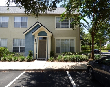 13703 Richmond Park Drive N - Photo Thumbnail 2