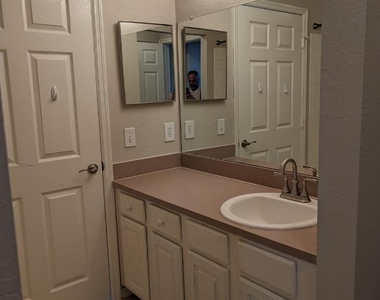 13703 Richmond Park Drive N - Photo Thumbnail 15