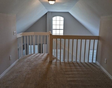 13703 Richmond Park Drive N - Photo Thumbnail 19