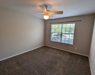 13703 Richmond Park Drive N - Photo Thumbnail 12
