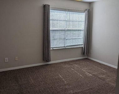 13703 Richmond Park Drive N - Photo Thumbnail 14