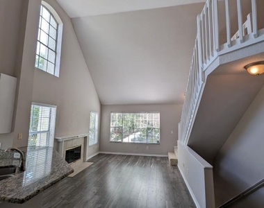 13703 Richmond Park Drive N - Photo Thumbnail 4