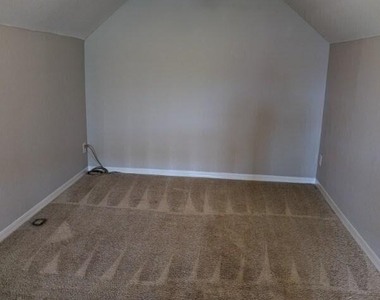 13703 Richmond Park Drive N - Photo Thumbnail 18