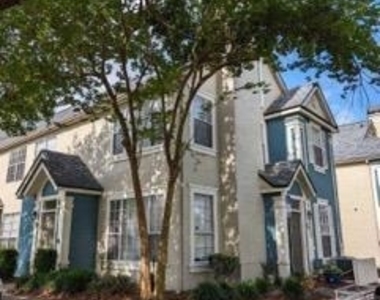 13703 Richmond Park Drive N - Photo Thumbnail 1