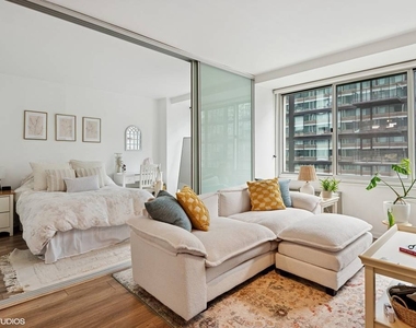 211 E Ohio Street - Photo Thumbnail 3
