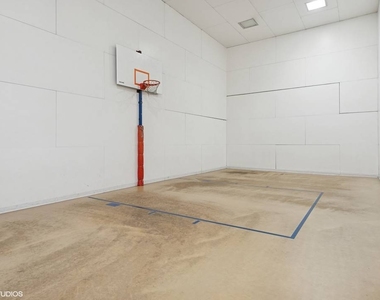 211 E Ohio Street - Photo Thumbnail 15