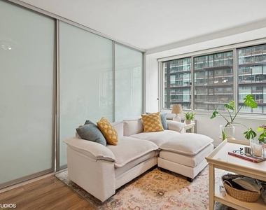211 E Ohio Street - Photo Thumbnail 2