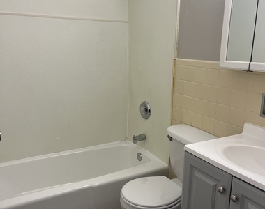 9409 S 79th Court - Photo Thumbnail 6