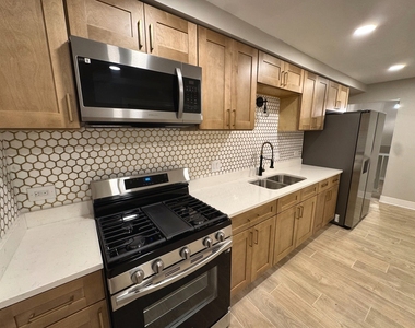 14635 Woodlawn Avenue - Photo Thumbnail 4