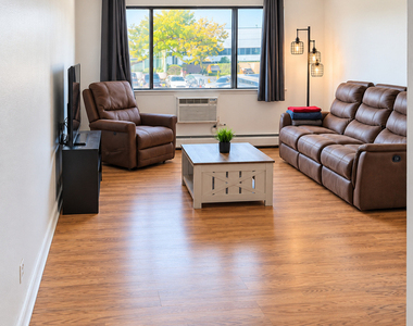 5358 N Cumberland Avenue - Photo Thumbnail 2