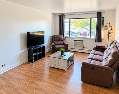5358 N Cumberland Avenue - Photo Thumbnail 1