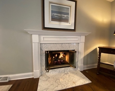 340 Sycamore Drive - Photo Thumbnail 4