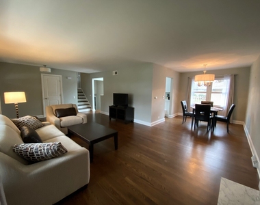 340 Sycamore Drive - Photo Thumbnail 2