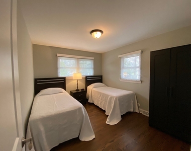340 Sycamore Drive - Photo Thumbnail 11