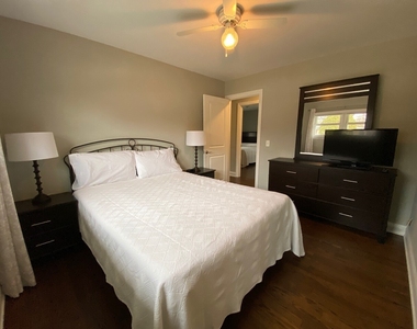340 Sycamore Drive - Photo Thumbnail 12
