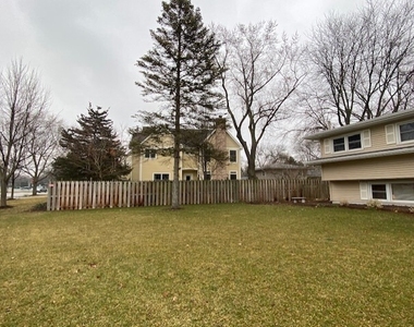 340 Sycamore Drive - Photo Thumbnail 1