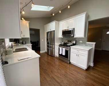 340 Sycamore Drive - Photo Thumbnail 7